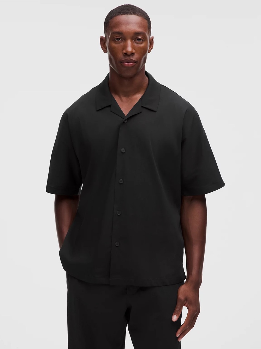 Lululemon mens XL black solid camp collar short sleeve performance shirt EUC